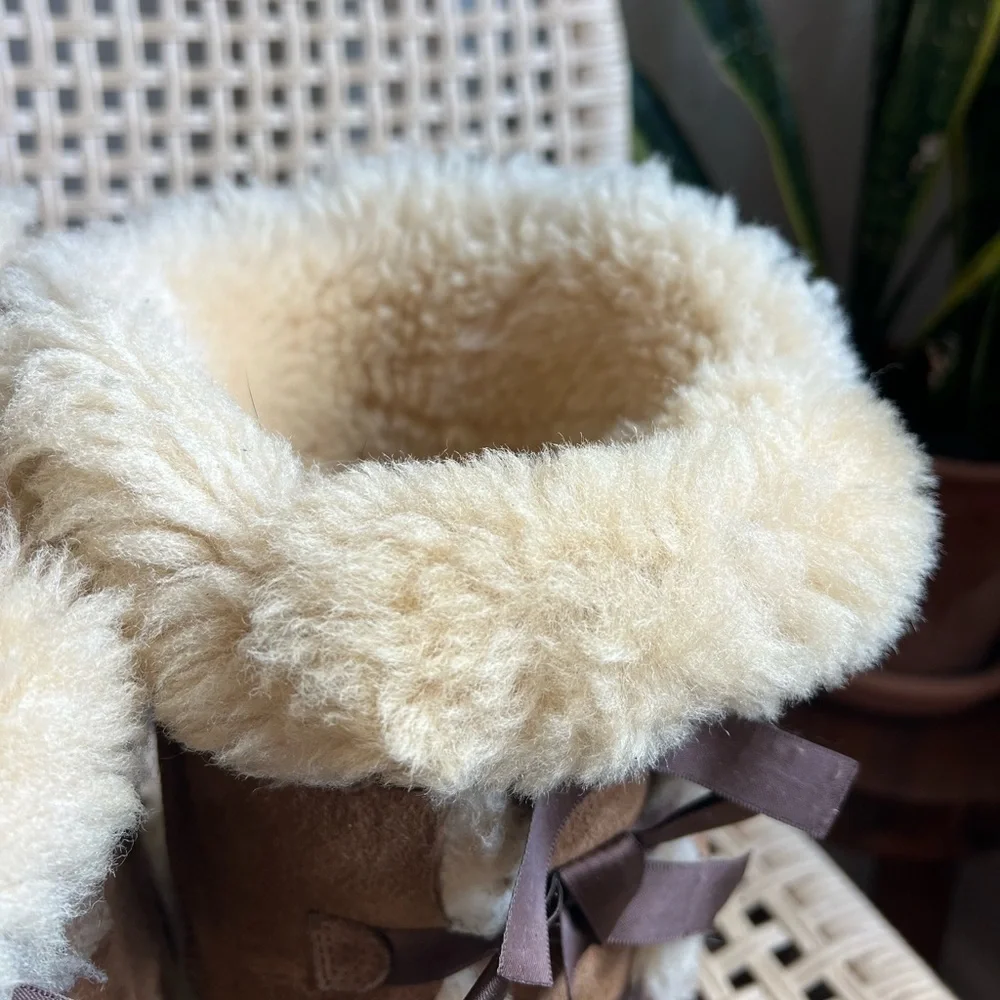 UGG Australia Bailey Bow Tall Boots Women’s 4 / Youth 3 Brown Sheepskin Winter